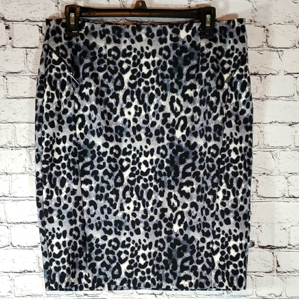 Adrienne Vittadini Leopard Print Pencil Skirt Size 6